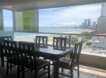 Stunning duplex apartment with view to the lake and beaches!