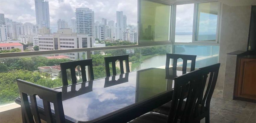 Stunning duplex apartment with view to the lake and beaches!