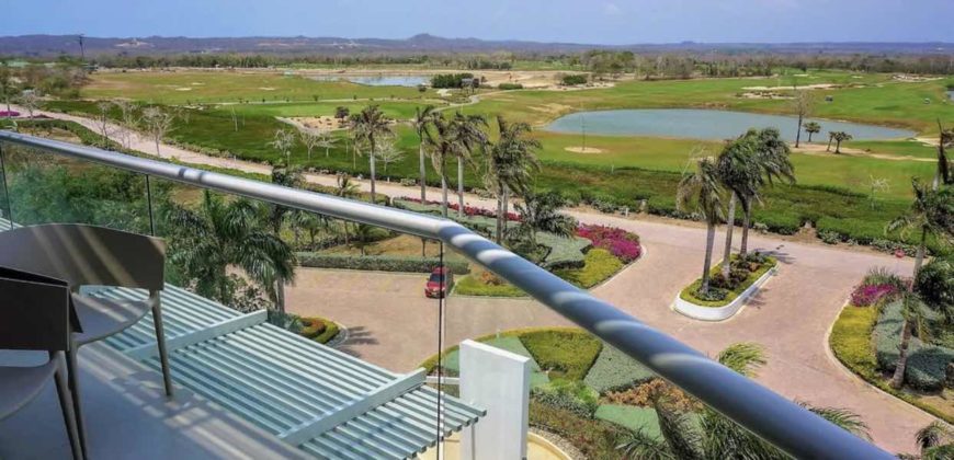 Luxury beach front condo perfect for golf lovers!