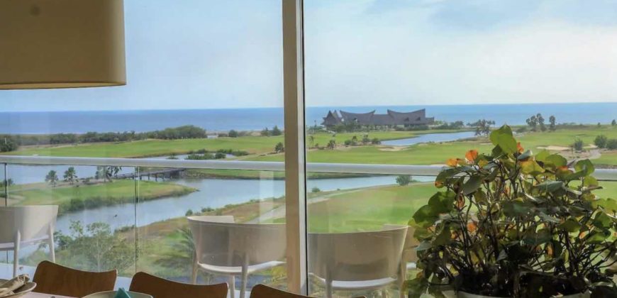 Luxury beach front condo perfect for golf lovers!