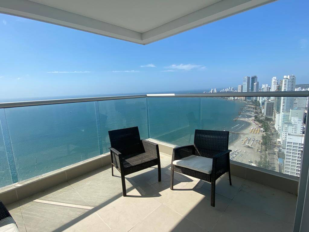 Amazing beachfront apartment for sale in Bocagrande.